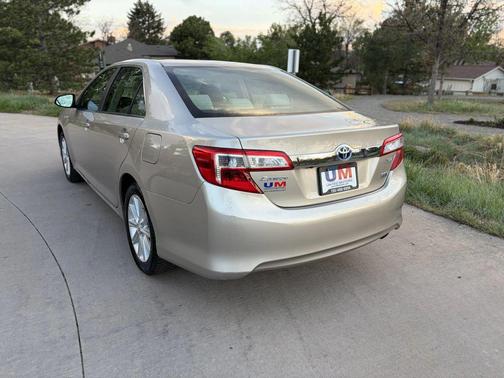 Gold 2013 Toyota Camry Hybrid XLE