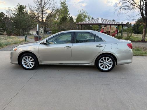 Gold 2013 Toyota Camry Hybrid XLE