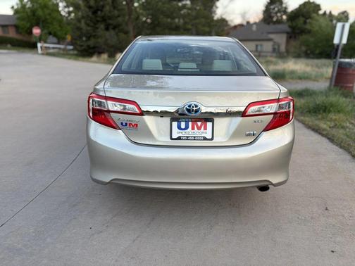Gold 2013 Toyota Camry Hybrid XLE