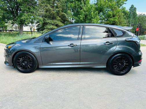 2017 Ford Focus ST 