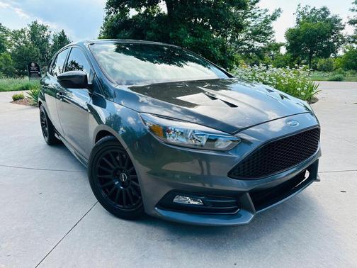 2017 Ford Focus ST 