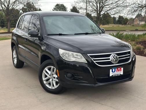 Deep Black Metallic 2011 Volkswagen Tiguan S