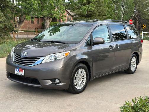 Predawn Gray Mica 2013 Toyota Sienna XLE