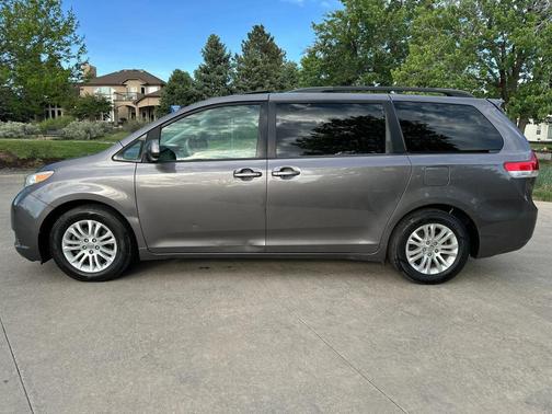 Predawn Gray Mica 2013 Toyota Sienna XLE