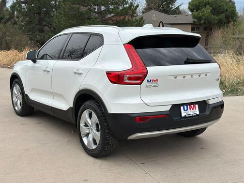Ice White 2020 Volvo XC40 T5 Momentum