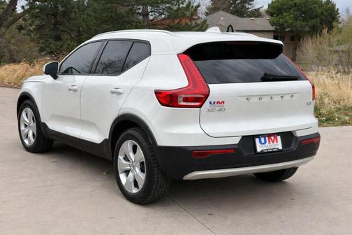 Ice White 2020 Volvo XC40 T5 Momentum
