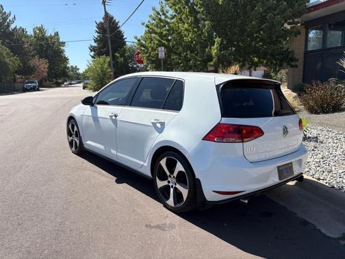 2015 Volkswagen Golf GTI 2.0T SE 4-Door