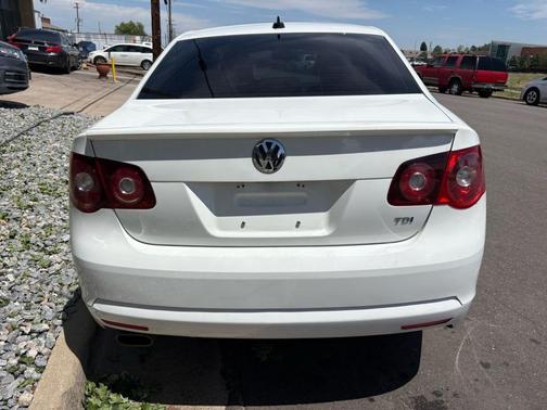White 2009 Volkswagen Jetta TDI