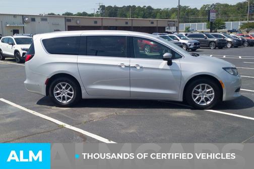 Silver Mist Clearcoat 2023 Chrysler Voyager LX
