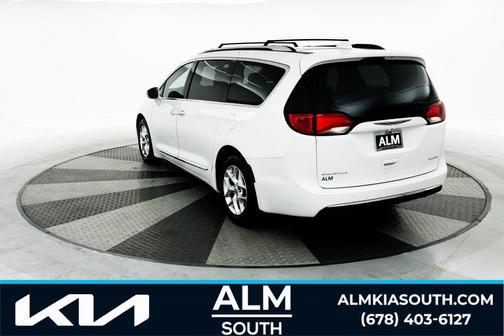 Photo 5 of 29 of 2020 Chrysler Pacifica Limited