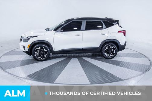 Clear White/Black Roof 2025 Kia Seltos S