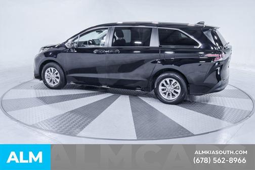 2023 Toyota Sienna LE