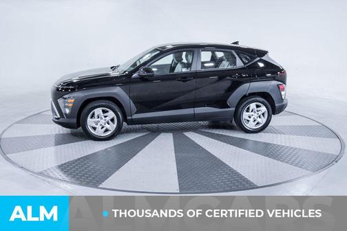 Abyss Black Pearl 2025 Hyundai KONA SE
