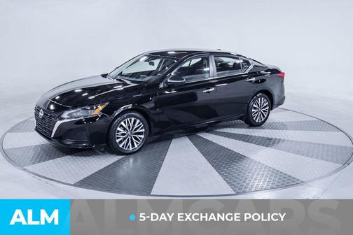 Super Black 2025 Nissan Altima 2.5 SV