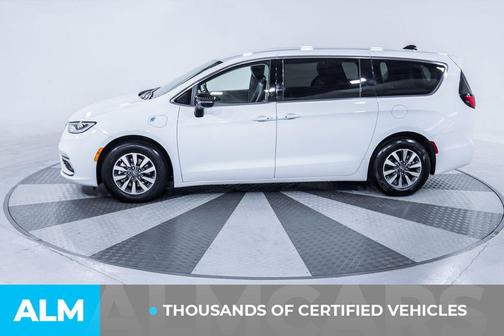 2024 Chrysler Pacifica Hybrid Select