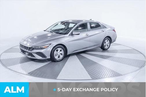 2024 Hyundai ELANTRA SE