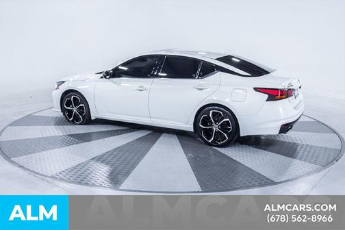 Pearl White Tricoat 2023 Nissan Altima SR FWD