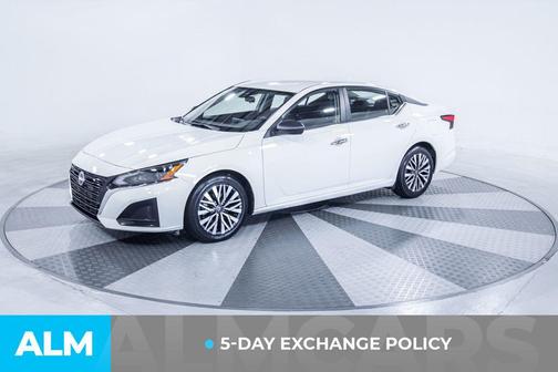 Glacier White 2025 Nissan Altima 2.5 SV