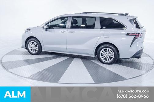 2023 Toyota Sienna Woodland Edition 7-Passenger