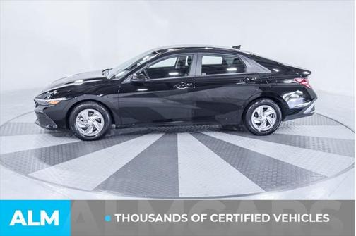 2024 Hyundai ELANTRA SE