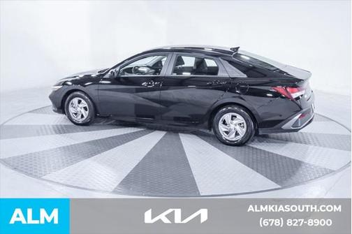 2024 Hyundai ELANTRA SE