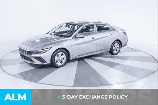 2024 Hyundai ELANTRA SE