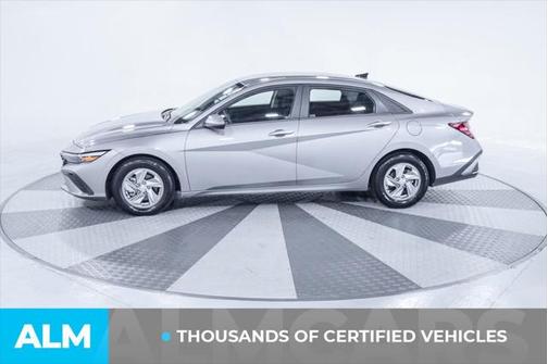 2024 Hyundai ELANTRA SE