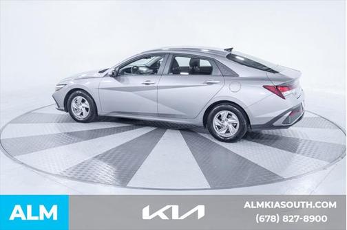 2024 Hyundai ELANTRA SE