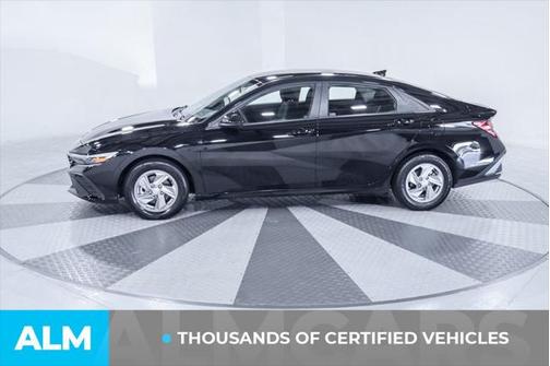 2024 Hyundai ELANTRA SE