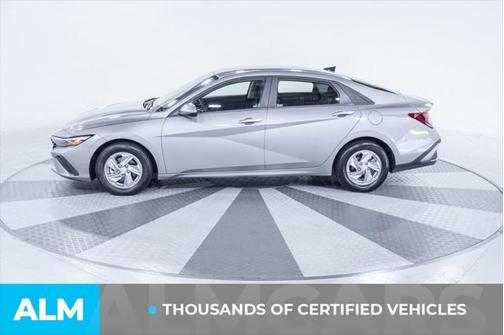 2024 Hyundai ELANTRA SE