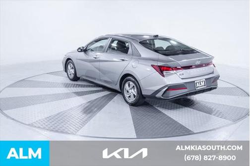 2024 Hyundai ELANTRA SE