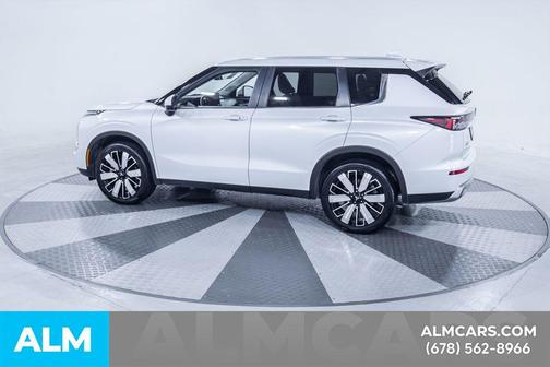 White Diamond 2025 Mitsubishi Outlander SE
