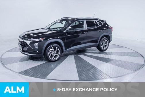 Mosaic Black Metallic 2025 Chevrolet Trax LT