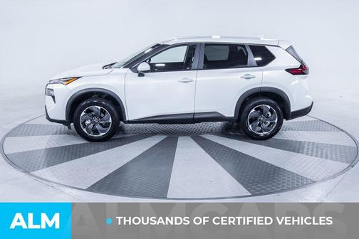 Everest White Pearl 2025 Nissan Rogue SV