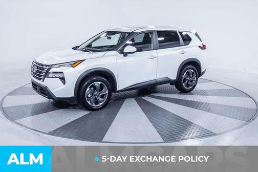 Everest White Pearl 2025 Nissan Rogue SV