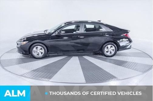2024 Hyundai ELANTRA SE