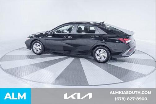 2024 Hyundai ELANTRA SE