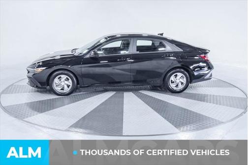 2024 Hyundai ELANTRA SE