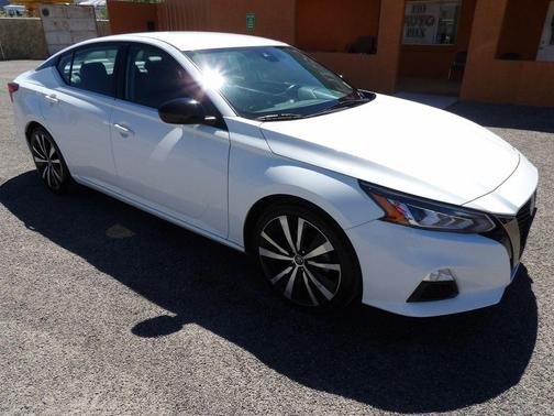 White 2021 Nissan Altima SR FWD