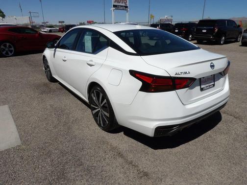 White 2021 Nissan Altima SR FWD
