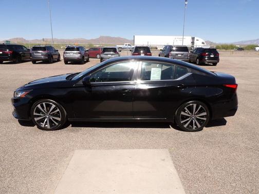 Super Black 2021 Nissan Altima SR FWD