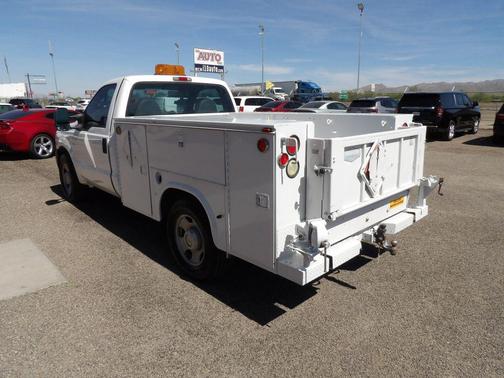 2005 Ford F-350 XL Crew Cab
