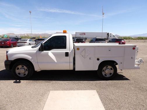 2005 Ford F-350 XL Crew Cab