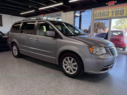 2016 Chrysler Town & Country Touring