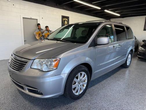 2016 Chrysler Town & Country Touring