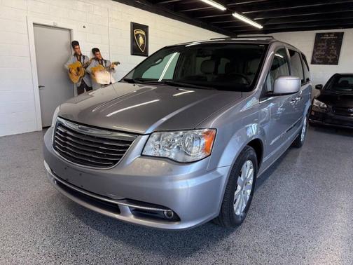2016 Chrysler Town & Country Touring