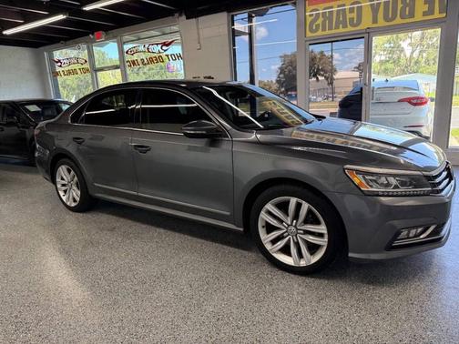 2017 Volkswagen Passat 1.8T SE w/Technology