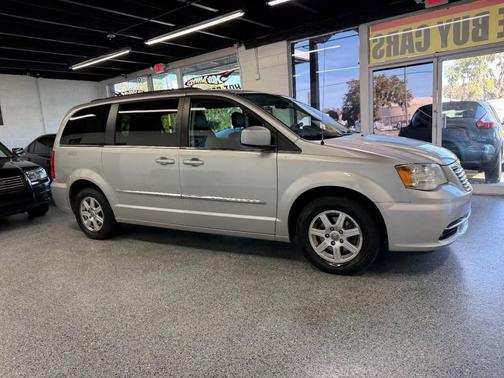 2012 Chrysler Town & Country Touring