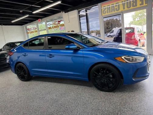 2017 Hyundai ELANTRA SE