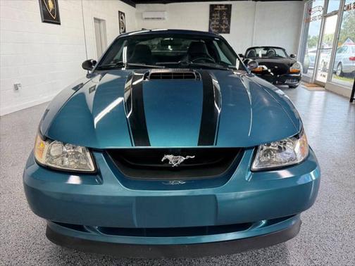 2004 Ford Mustang Mach I